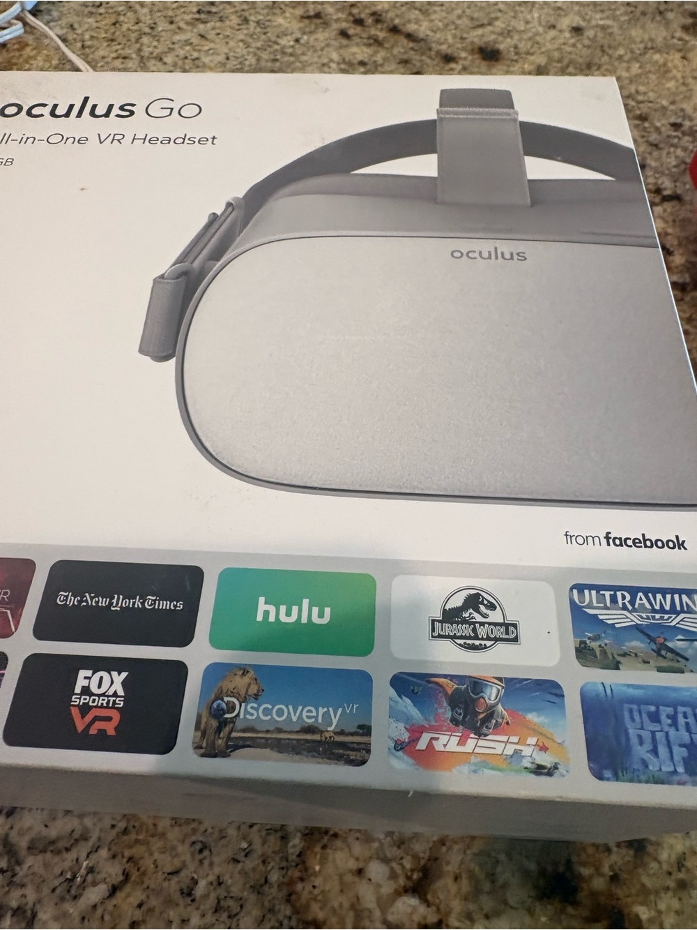 Oculus Go VR Headset - Light Gray and Gray Strap